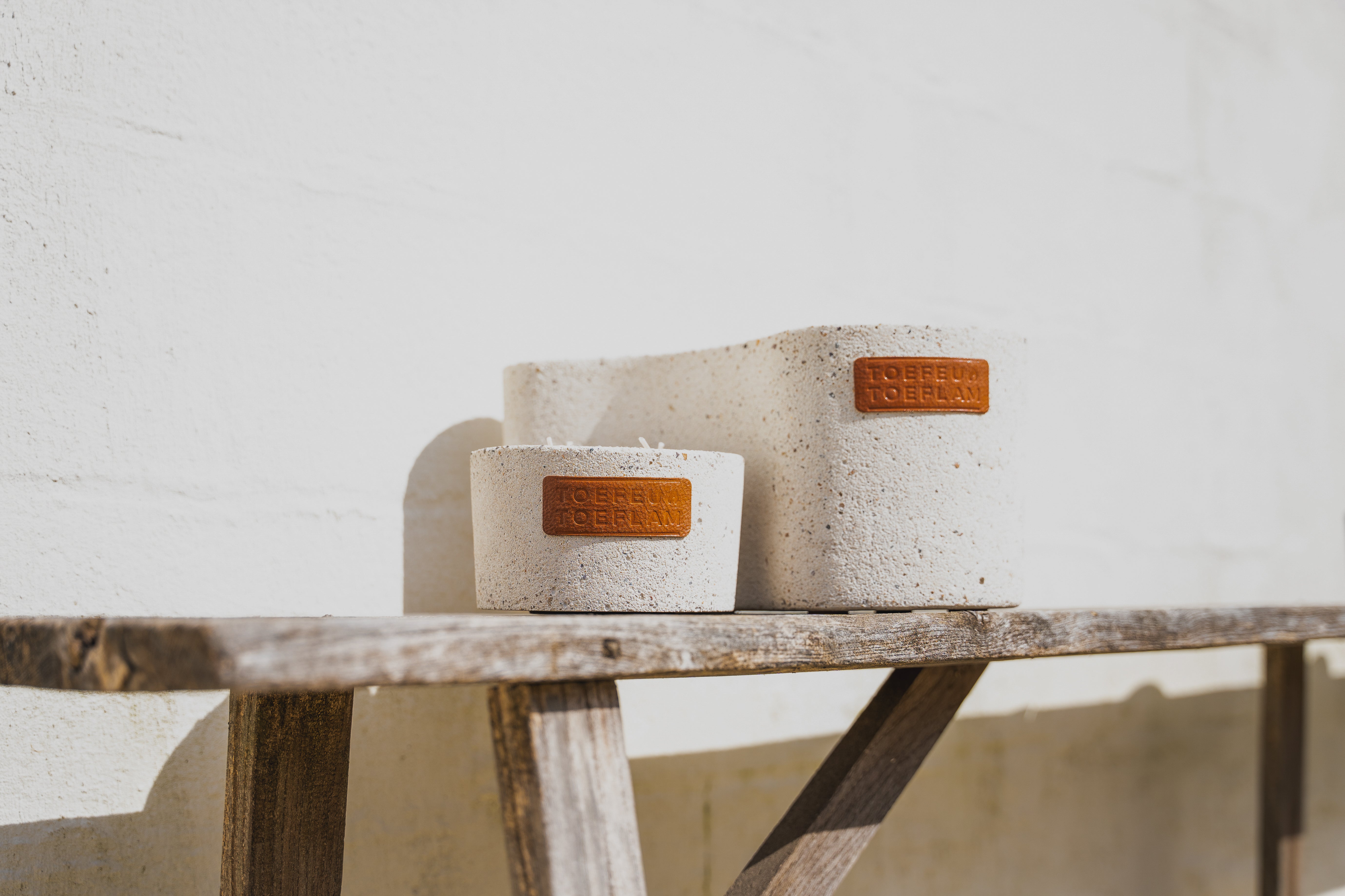 Toefeu Toeflam witte kaarsen op een bankje