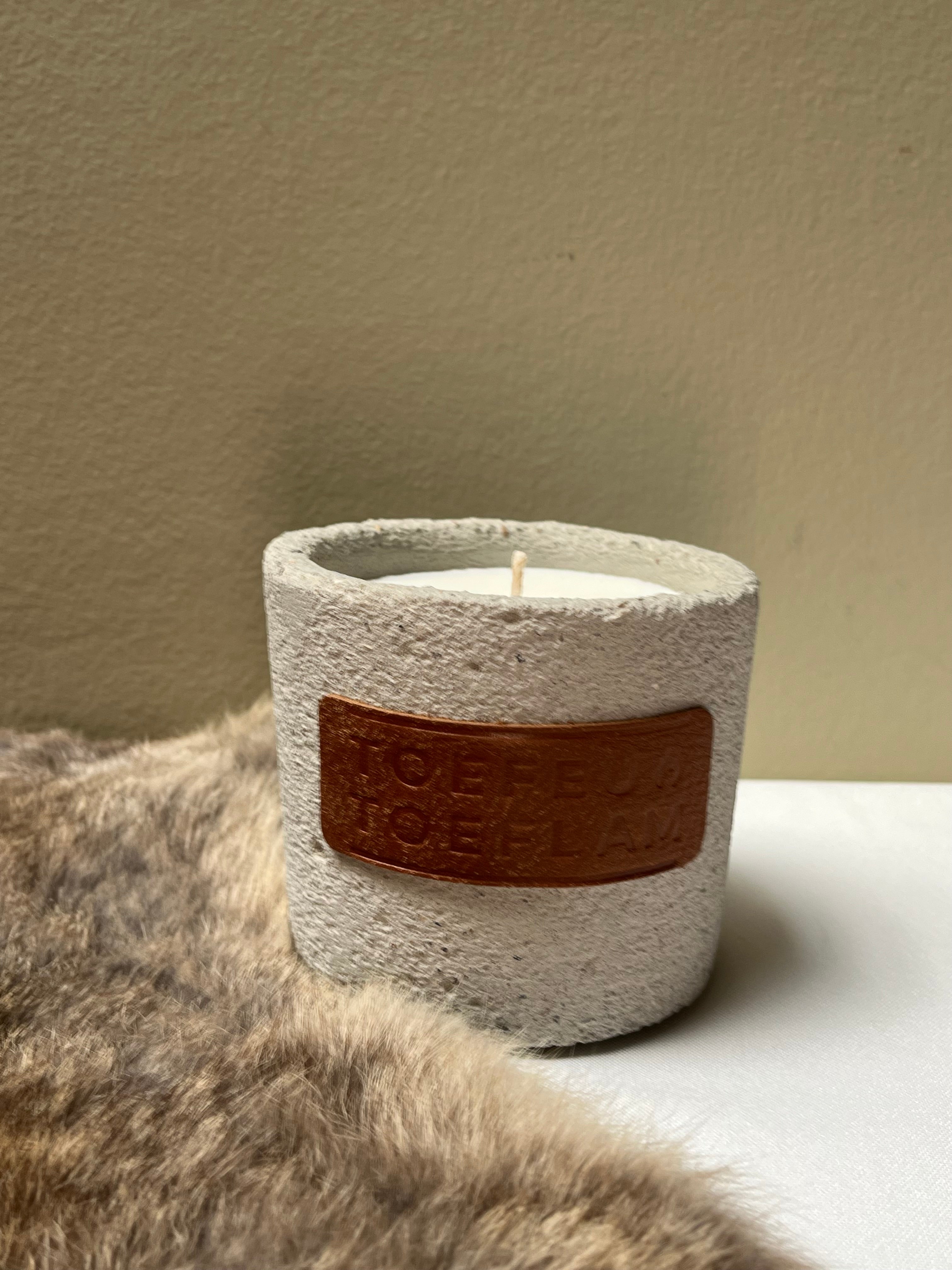 Toefeu Toeflam lichtgrijze kaars